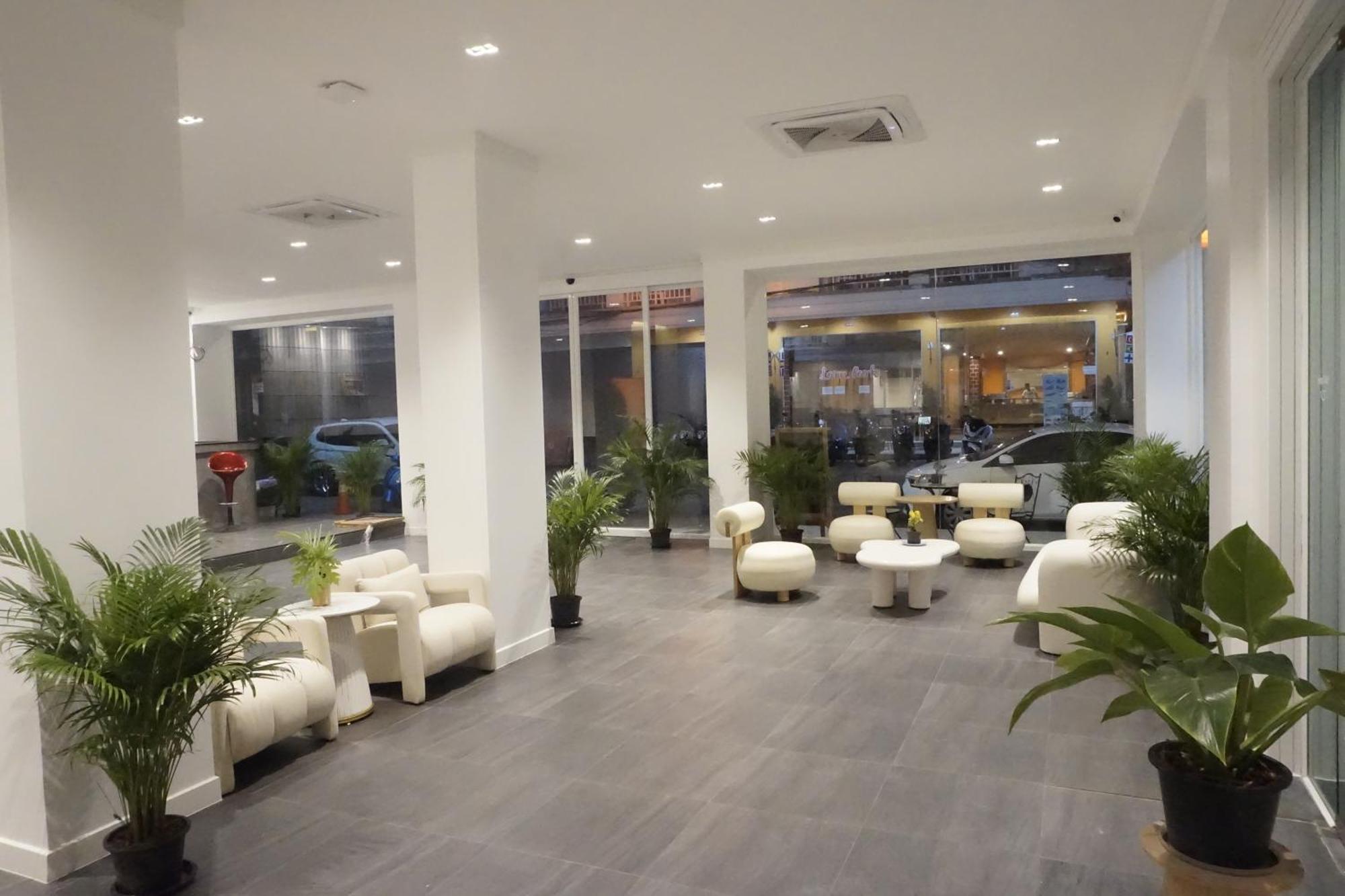 Blue Skyline Hotel Patong Екстериор снимка