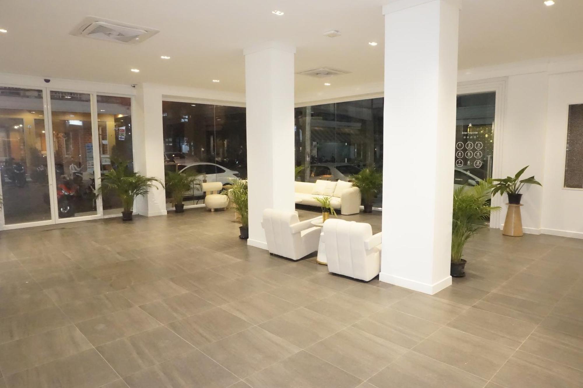 Blue Skyline Hotel Patong Екстериор снимка